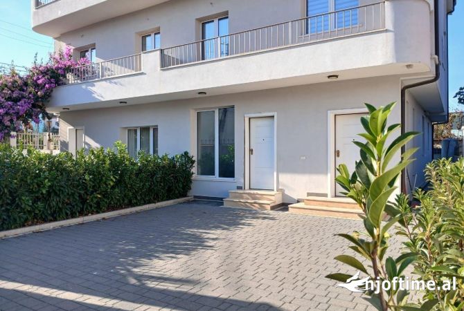 Shtepi me qera Shtepi Private ne Tirane, 6+1, Mobilimi E mobiluar, Pagesa 1,500  Euro.