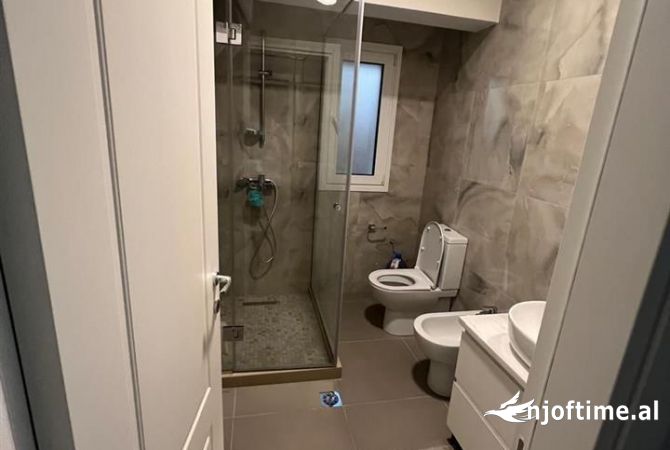 Shtepi me qera Shtepi Private ne Tirane, 6+1, Mobilimi E mobiluar, Pagesa 1,500  Euro.