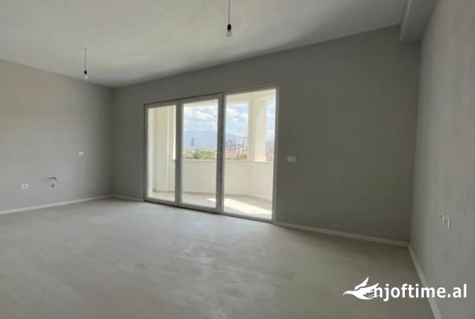 Shtepi me qera 2+1 ne Tirane - 54,000 Leke
