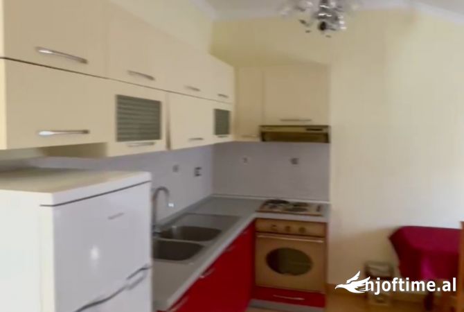 Shtepi me qera Apartament ne Tirane, 2+1, Mobilimi E mobiluar, Pagesa 40,000  Leke.