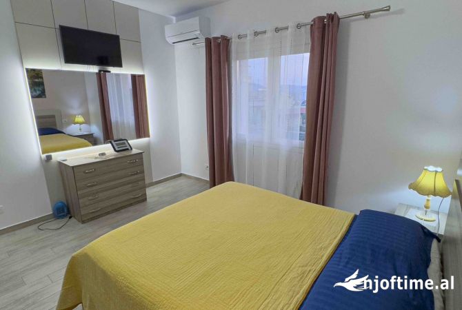 Shtepi me qera Shtepi Private ne Tirane, 3+1, Mobilimi E mobiluar, Pagesa 1,100  Euro.