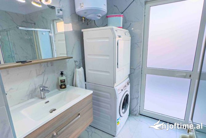 Shtepi me qera Shtepi Private ne Tirane, 3+1, Mobilimi E mobiluar, Pagesa 1,100  Euro.