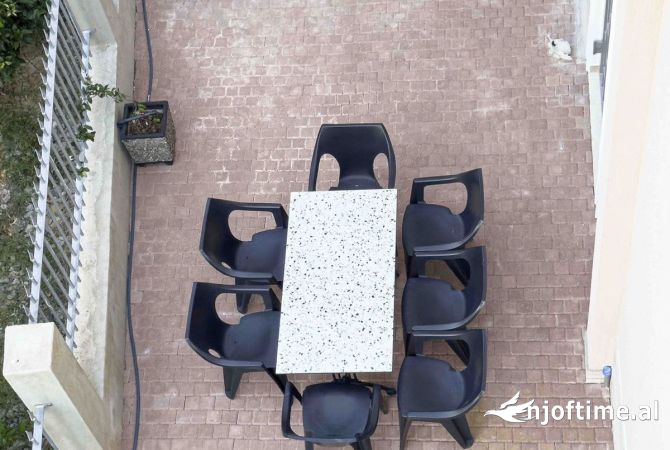 Shtepi me qera Shtepi Private ne Tirane, 3+1, Mobilimi E mobiluar, Pagesa 1,100  Euro.