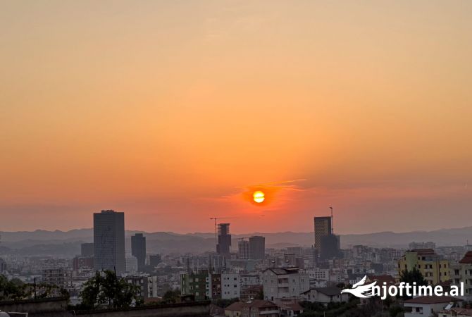 Shtepi me qera Shtepi Private ne Tirane, 3+1, Mobilimi E mobiluar, Pagesa 1,100  Euro.