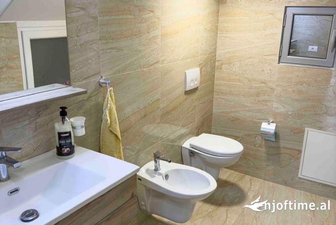 Shtepi me qera Shtepi Private ne Tirane, 3+1, Mobilimi E mobiluar, Pagesa 1,100  Euro.