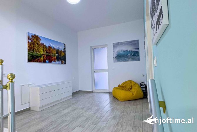 Shtepi me qera Shtepi Private ne Tirane, 3+1, Mobilimi E mobiluar, Pagesa 1,100  Euro.