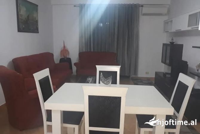 Shtepi me qera Apartament ne Tirane, 2+1, Mobilimi E mobiluar, Pagesa 750  Euro.