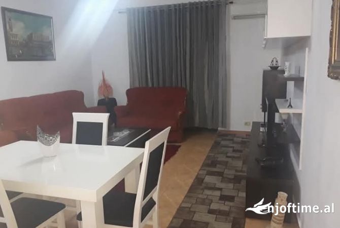 Shtepi me qera Apartament ne Tirane, 2+1, Mobilimi E mobiluar, Pagesa 750  Euro.