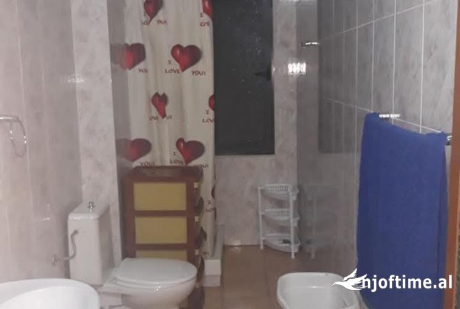 Shtepi me qera Apartament ne Tirane, 2+1, Mobilimi E mobiluar, Pagesa 750  Euro.
