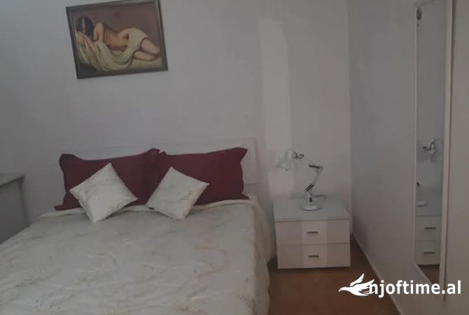 Shtepi me qera Apartament ne Tirane, 2+1, Mobilimi E mobiluar, Pagesa 750  Euro.