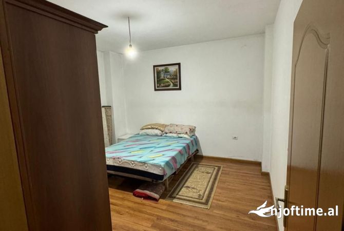 Shtepi me qera Shtepi Private ne Tirane, 2+1, Mobilimi E mobiluar, Pagesa 40,000  Leke.