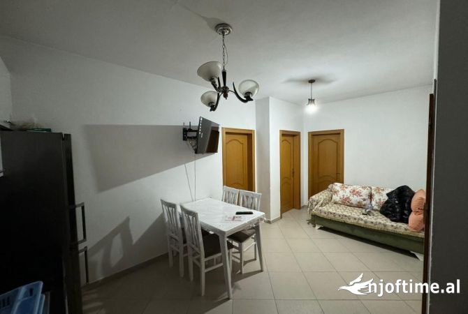Shtepi me qera 2+1 ne Tirane - 40,000 Leke