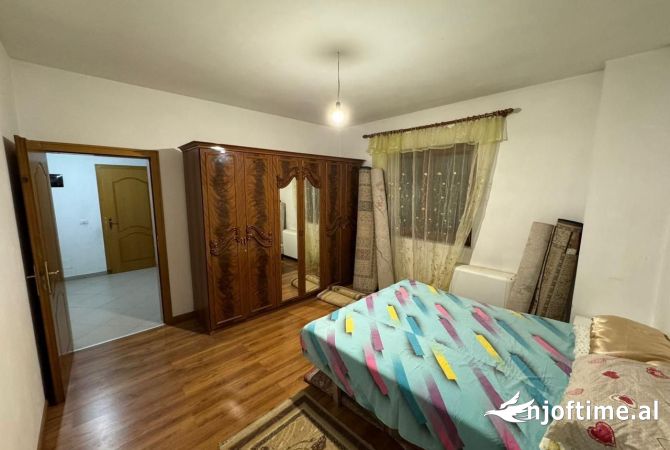 Shtepi me qera Shtepi Private ne Tirane, 2+1, Mobilimi E mobiluar, Pagesa 40,000  Leke.