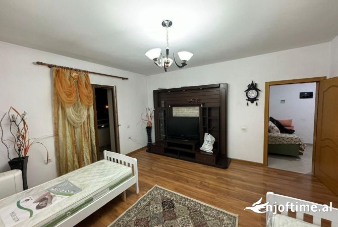 Shtepi me qera 2+1 ne Tirane - 40,000 Leke