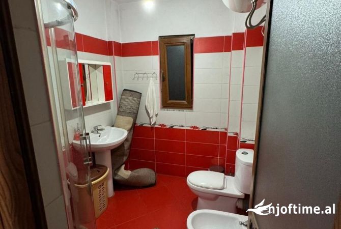 Shtepi me qera Shtepi Private ne Tirane, 2+1, Mobilimi E mobiluar, Pagesa 40,000  Leke.