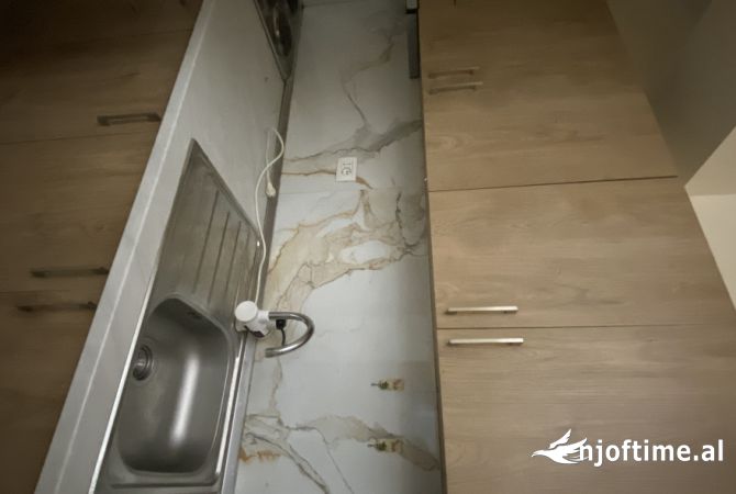 Shtepi me qera Apartament ne Tirane, 2+1, Mobilimi E mobiluar, Pagesa 50,000  Leke.