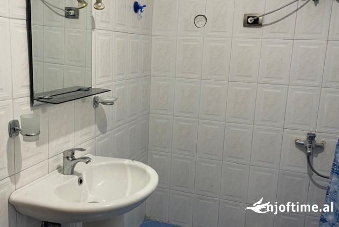 Shtepi me qera Shtepi Private ne Tirane, 2+1, Mobilimi E mobiluar, Pagesa 400  Euro.