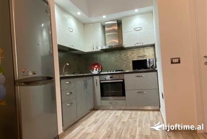 Shtepi me qera Apartament ne Tirane, 2+1, Mobilimi E mobiluar, Pagesa 500  Euro.