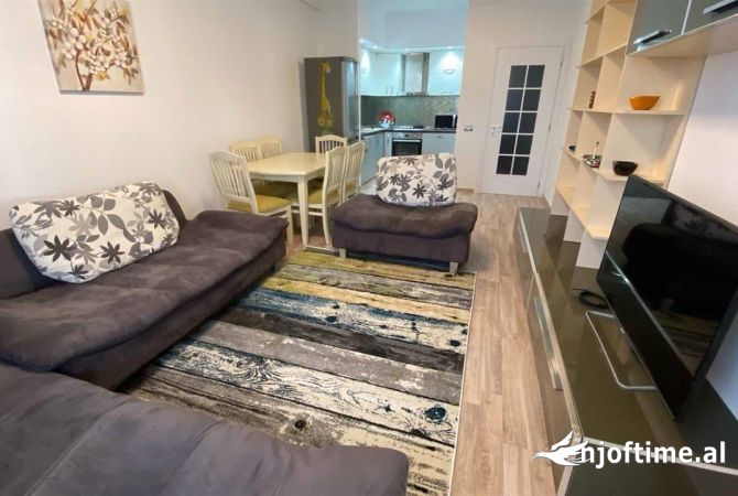 Shtepi me qera Apartament ne Tirane, 2+1, Mobilimi E mobiluar, Pagesa 500  Euro.