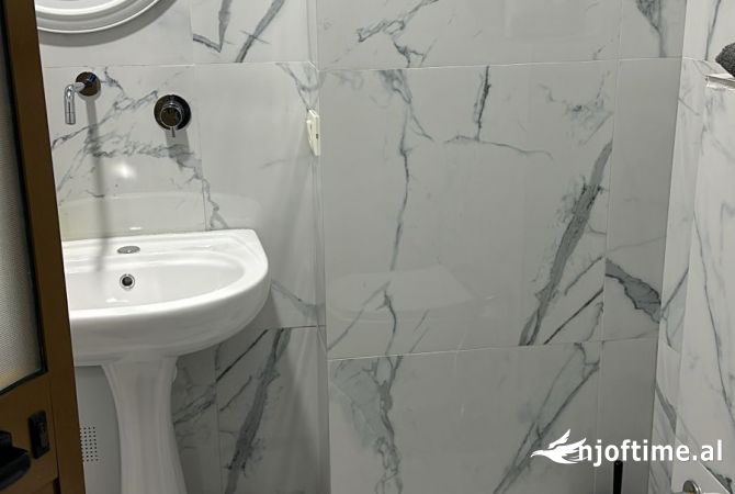 Shtepi ne shitje Shtepi Private ne Tirane, 4+1, Mobilimi E mobiluar, Pagesa 390,000  Euro.