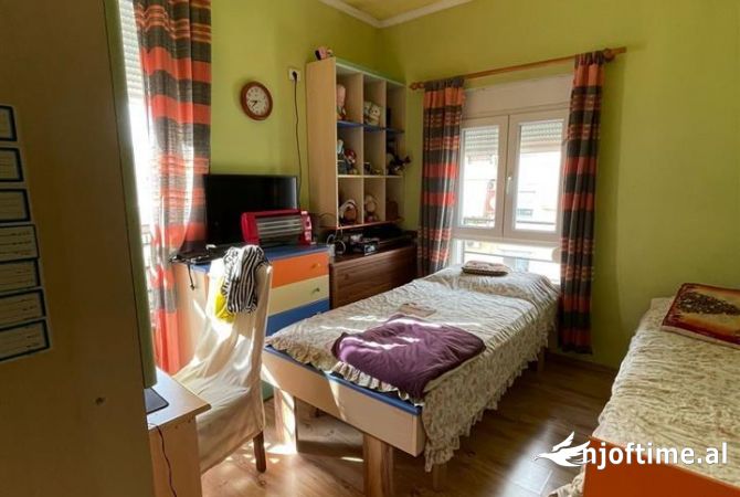 Shtepi ne shitje Apartament ne Tirane, 3+1, Mobilimi E mobiluar, Pagesa 245,000  Euro.