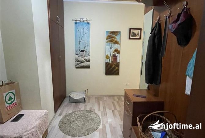 Shtepi ne shitje Apartament ne Tirane, 3+1, Mobilimi E mobiluar, Pagesa 245,000  Euro.