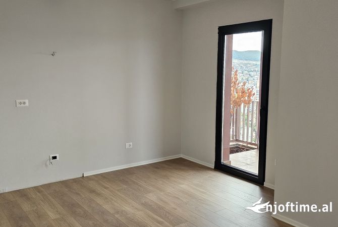 Apartment for rent in Tirana 3+1, Emty