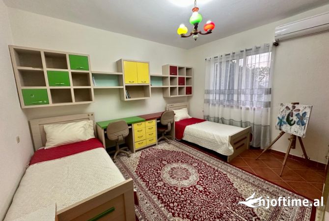 Shtepi me qera Shtepi Private ne Tirane, 2+1, Mobilimi E mobiluar, Pagesa 400  Euro.