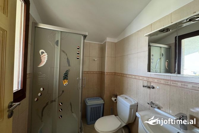 Shtepi me qera Apartament ne Tirane, 2+1, Mobilimi E mobiluar, Pagesa 800  Euro.