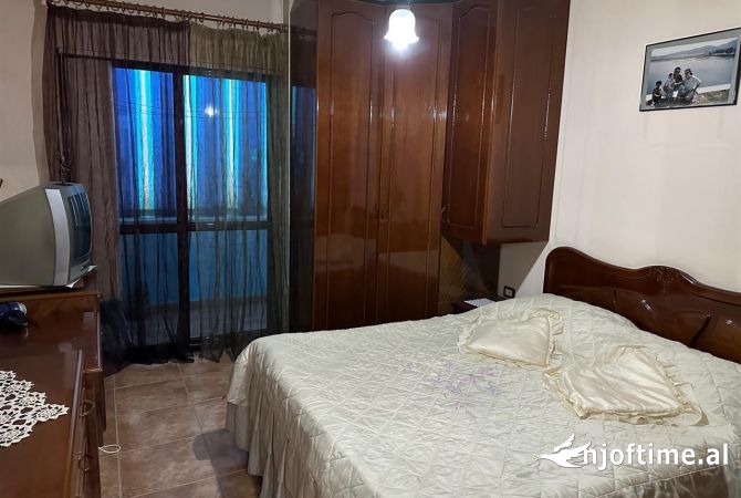 Shtepi ne shitje Apartament ne Tirane, 3+1, Mobilimi Pjeserisht e mobiluar, Pagesa 330,000  Euro.