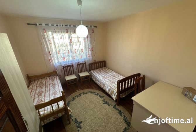 Shtepi me qera Apartament ne Tirane, 2+1, Mobilimi E mobiluar, Pagesa 50,000  Leke.