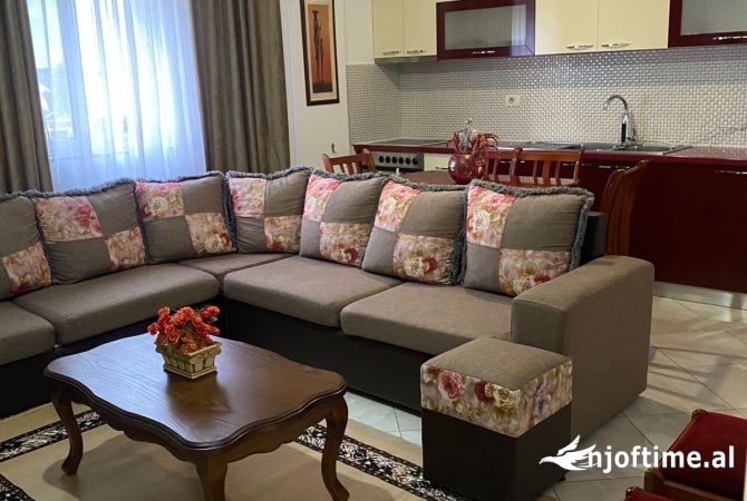 Shtepi me qera Apartament ne Tirane, 1+1, Mobilimi E mobiluar, Pagesa 40,000  Leke.