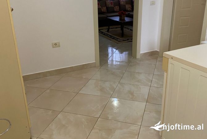 Shtepi me qera Apartament ne Tirane, 1+1, Mobilimi E mobiluar, Pagesa 40,000  Leke.