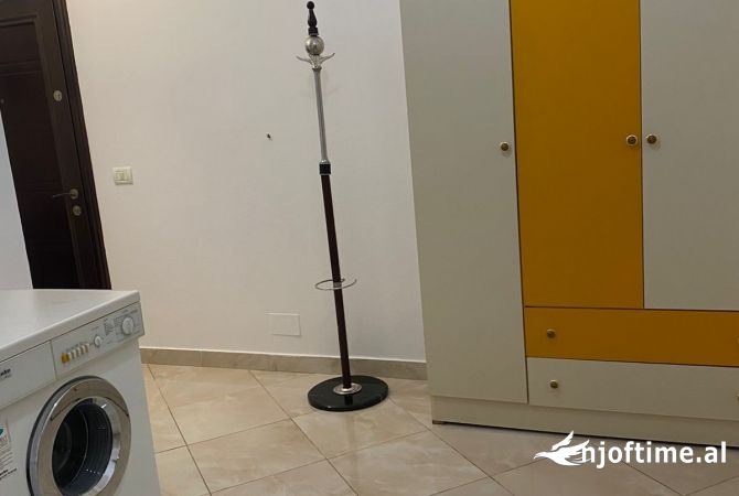 Shtepi me qera Apartament ne Tirane, 1+1, Mobilimi E mobiluar, Pagesa 40,000  Leke.