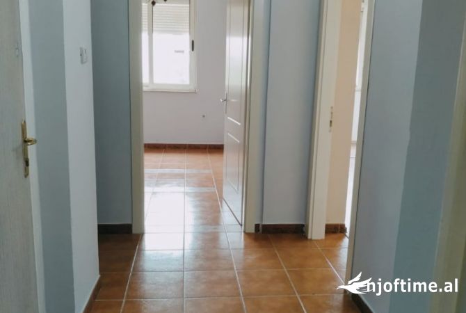 Ambient biznesi me qera 3+1 ne Tirane - 450 Euro
