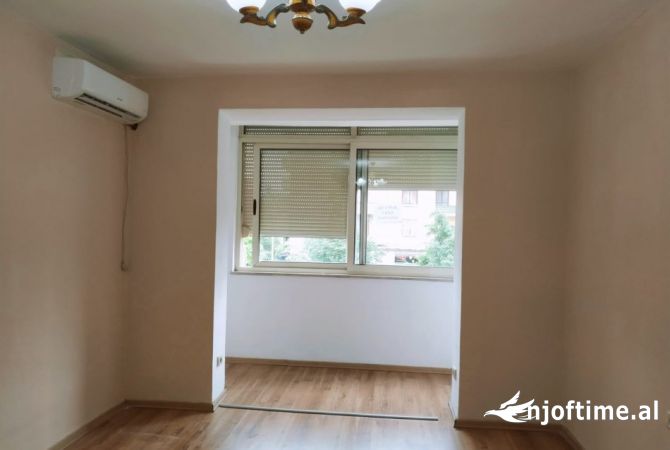 Ambient biznesi me qera 3+1 ne Tirane - 450 Euro