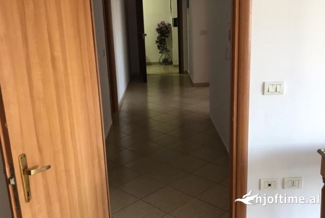 Ambient biznesi me qera 3+1 ne Tirane - 550 Euro