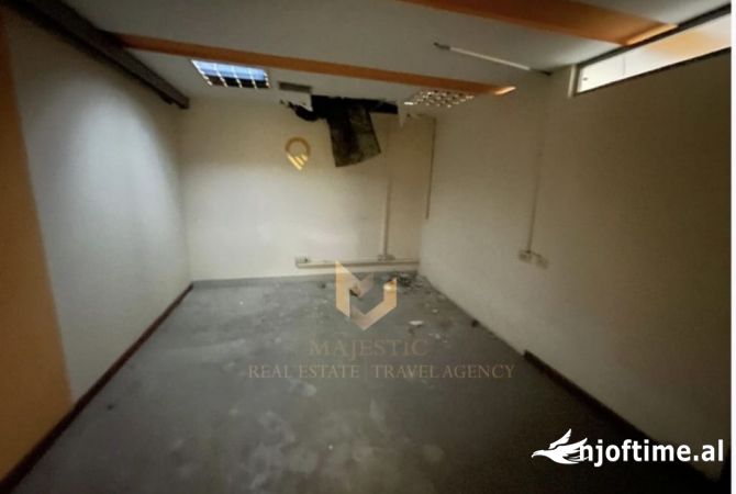 Ambient biznesi me qera 3+1 ne Tirane - 2,500 Euro