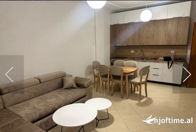Shtepi me qera Apartament ne Tirane, 2+1, Mobilimi E mobiluar, Pagesa 700  Euro.