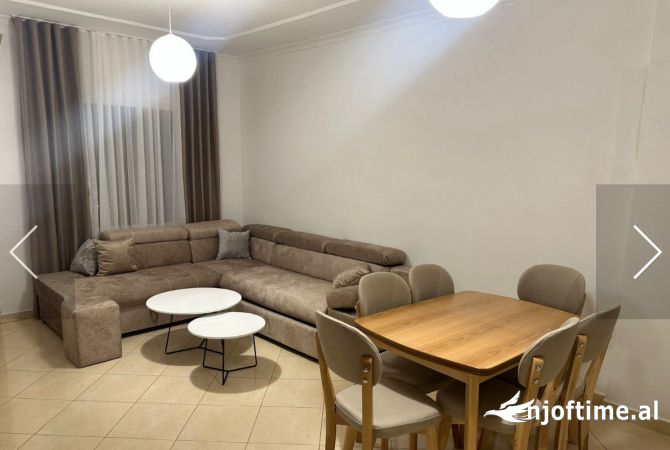 Shtepi me qera Apartament ne Tirane, 2+1, Mobilimi E mobiluar, Pagesa 700  Euro.