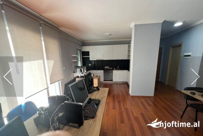 Jepet super ambjent 3+1+2+2 veranda , rr 5 Maji , qendra Concord