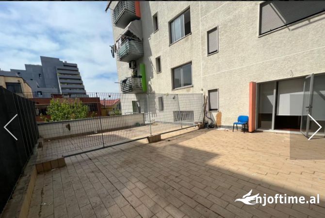 Jepet super ambjent 3+1+2+2 veranda , rr 5 Maji , qendra Concord