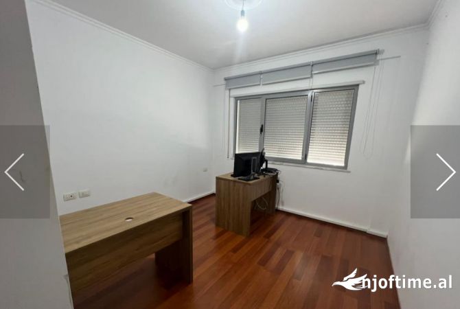 Jepet super ambjent 3+1+2+2 veranda , rr 5 Maji , qendra Concord