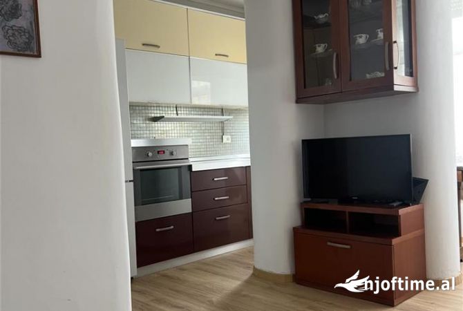 Shtepi me qera Apartament ne Tirane, 2+1, Mobilimi E mobiluar, Pagesa 700  Euro.