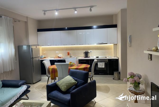 Shtepi me qera Apartament ne Tirane, 1+1, Mobilimi E mobiluar, Pagesa 50,000  Leke.