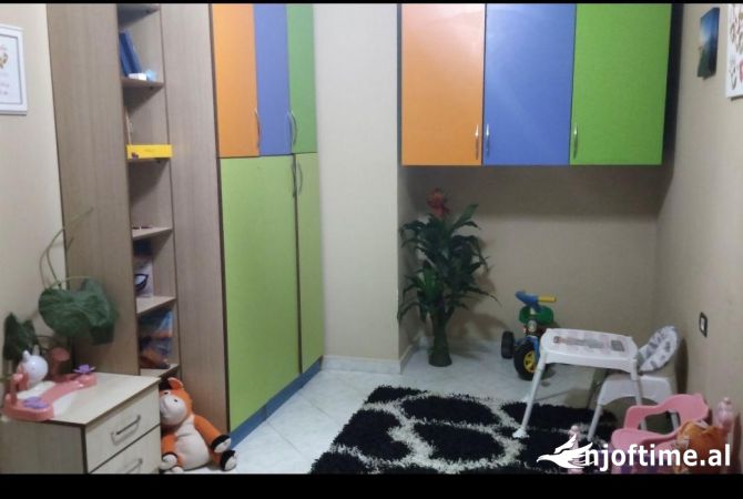 Shtepi me qera Apartament ne Tirane, 3+1, Mobilimi E mobiluar, Pagesa 50,000  Leke.