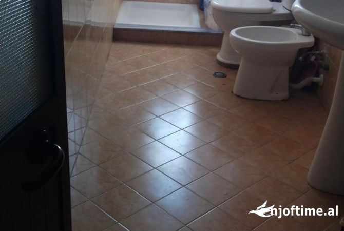Shtepi me qera 3+1 ne Tirane - 50,000 Leke
