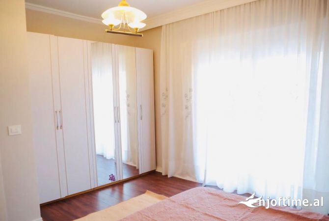 Shtepi me qera Shtepi Private ne Tirane, 3+1, Mobilimi E mobiluar, Pagesa 800  Euro.