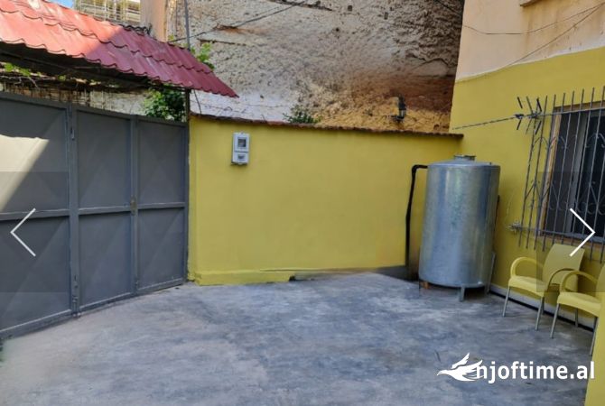 Shtepi me qera Shtepi Private ne Tirane, 2+1, Mobilimi E mobiluar, Pagesa 700  Euro.