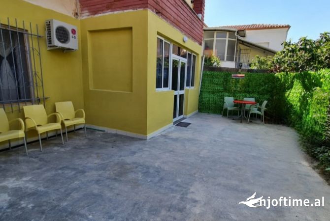 Shtepi me qera Shtepi Private ne Tirane, 2+1, Mobilimi E mobiluar, Pagesa 700  Euro.